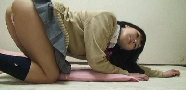  Japanese Schoolgirl Yurina Open Legs